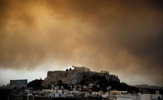  Голям пожар в региона на Атика, няма потърпевши българи 