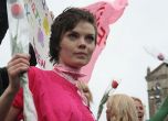 Една от основателките на Femen се самоуби