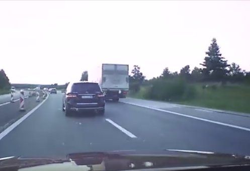 Видео на поредния нагъл шофьор на пътя беше разпространено в