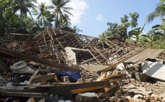  91 души доближи броят на починалите при земетресението в Индонезия (обновена) 