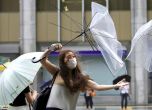 Япония се готви за най-мощния тайфун от 25 години (видео)