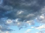Времето в четвъртък: Променлива облачност с вятър и превалявания