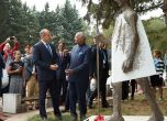 Президентът на Индия и Румен Радев откриха паметник на Ганди в София