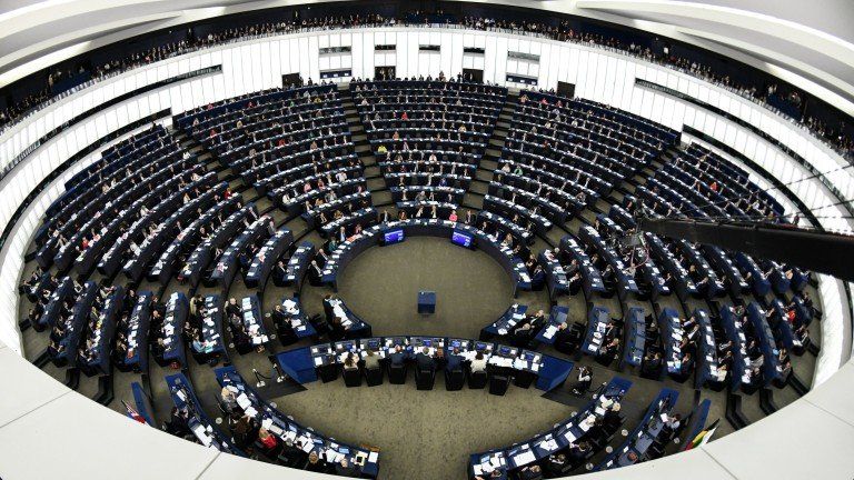Европейският парламент одобри директива за авторското право, която удря технологичните гиганти