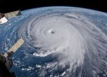 Ураганът Флорънс наближава САЩ с 25-метрови вълни