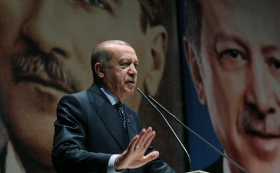 Президентът на Турция и лидер на управляващата партия АКП Реджеп