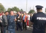 Работници от 'Винпром Карнобат' блокираха за два часа жп линията София - Бургас