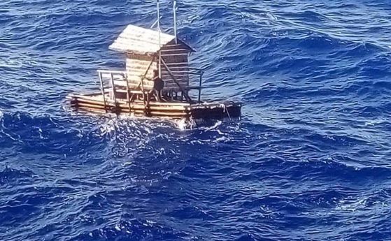Тийнейджър от Индонезия оцеля 49 дена на плаваща рибарска колибка