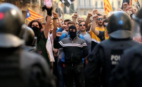 Привърженици на отцепването на Каталуния от Испания блокираха днес основни