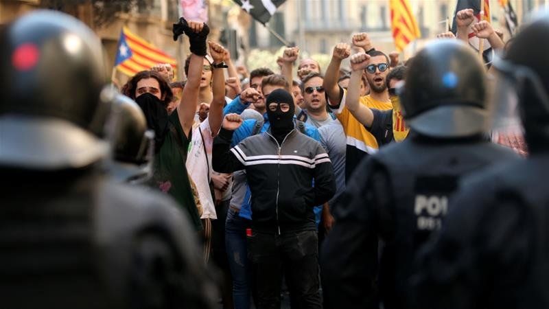 Привърженици на отцепването на Каталуния от Испания блокираха днес основни