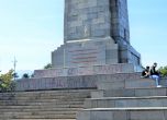 Паметникът на Съветската армия осъмна с нов призив да бъде демонтиран