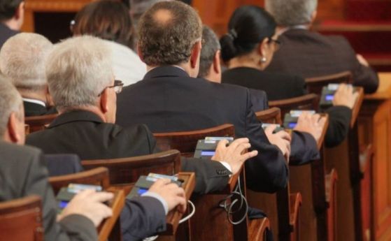 Депутатите решиха да има електронна платформа за възлагане на обществени