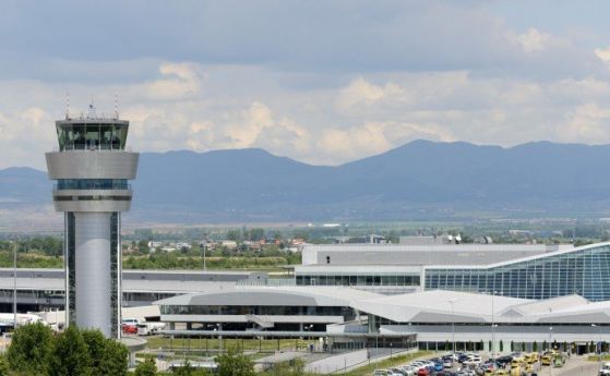 Двама служители на ГКПП Аерогара София са предложени за дисциплинарни