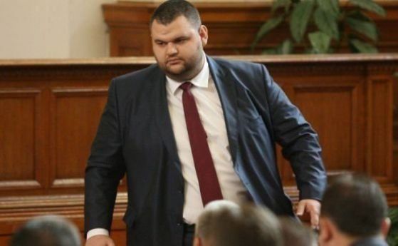 Депутатът от ДПС Делян Пеевски обяви че се оттегля от