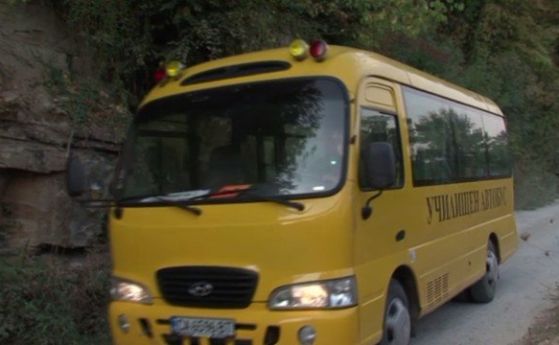 Шофьор на училищен автобус е загинал докато превозва 10 деца  
Инцидентът