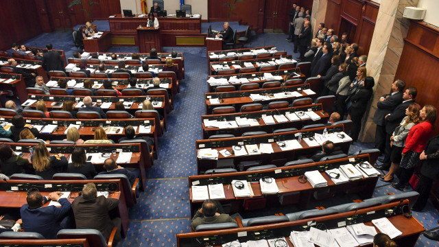 Основната македонска опозиционна сила ВМРО-ДПМНЕ изключи депутатите, които гласуваха заедно