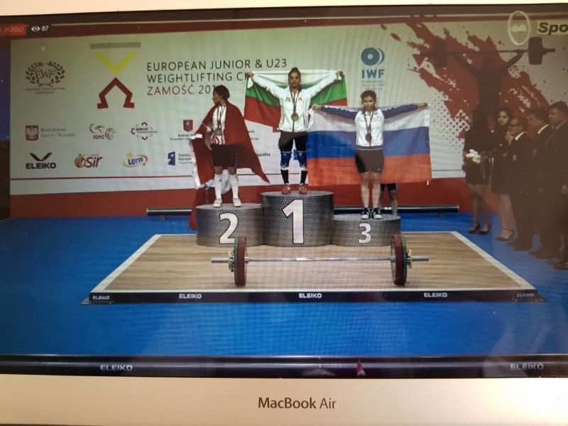 България отново има шампион в щангите. Даяна Димитрова спечели първо