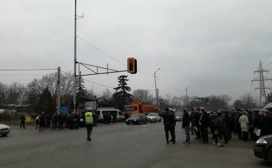 Жителите на 6 столични квартала блокираха столичните бул Цариградско шосе
