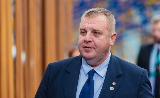 Вицепремиерът и лидер на ВМРО Красимир Каракачанов е изпратил покана