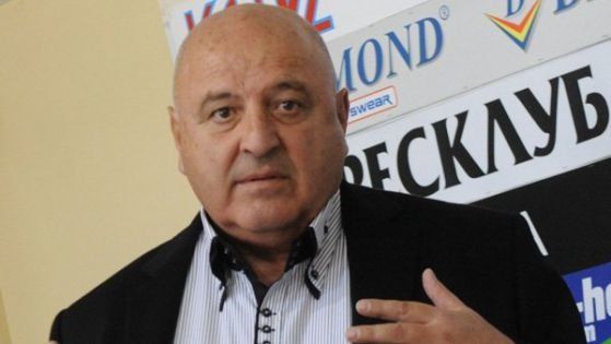 Президентът на Славия Венцислав Стефанов е намнение, че не трябва