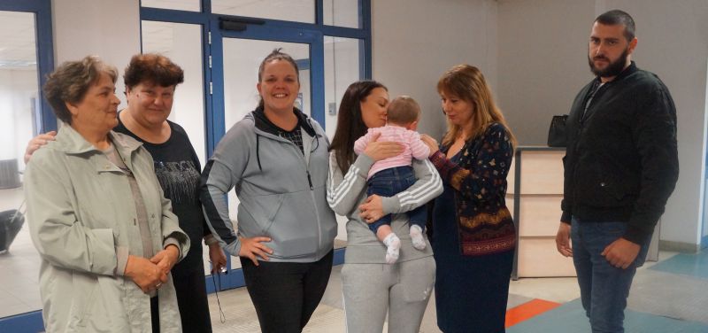 8-месечно българско бебе, изоставено във Великобритания, бе докарано снощи до