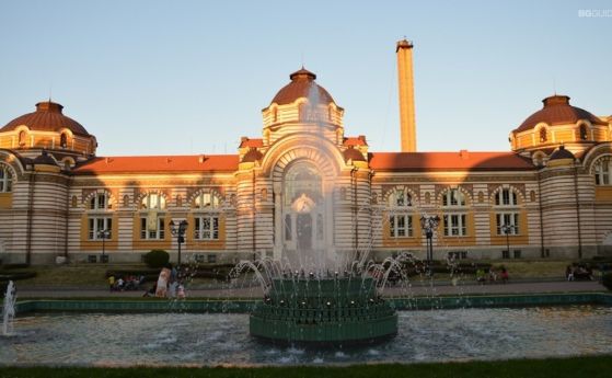 Басейните в бившата Централна баня в София ще станат зали