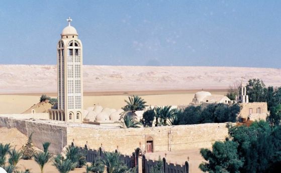 Най малко седем християнски коптски поклонници са убити днес в Египет