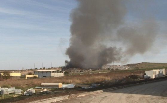 Овладян е пожарът на регионалното депо за отпадъци в Русе