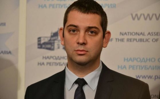 Валери Симеонов беше отстранен от поста си на вицепремиер въпреки