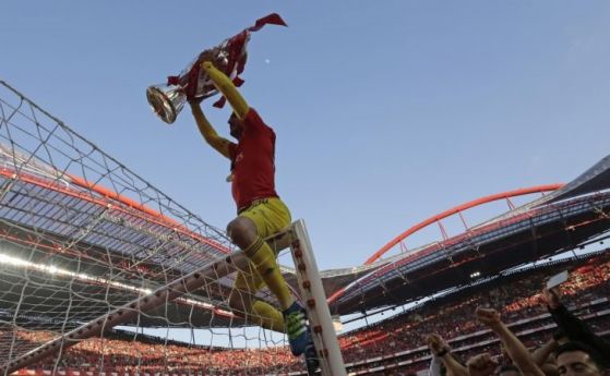 Куриозна кариера е градил третия вратар на португалския Бенфика Пауло