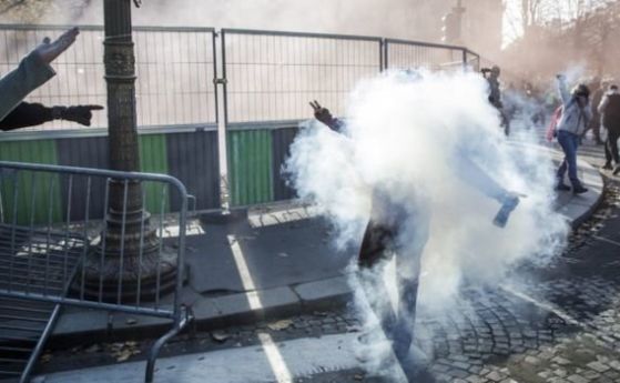  Над 400 души са потърпевши при вчерашните митинги във Франция 