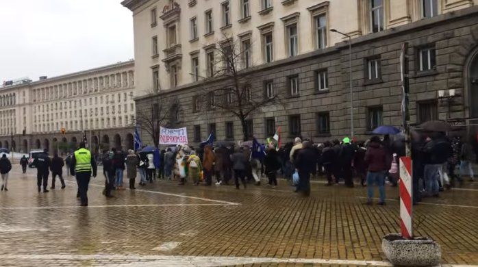 Протестиращите в София за оставка на правителството и смяна на