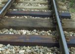 Мъж скочи на релсите пред идващ влак на жп гарата в Стара Загора, оцеля по чудо