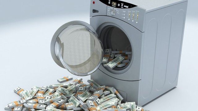 Холандската полиция откри 350 000 евро, скрити в пералня, и
