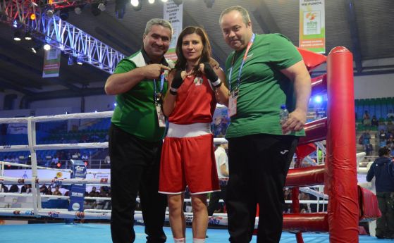  Стойка Петрова завоюва сребърен орден на международното по бокс в Индия 
