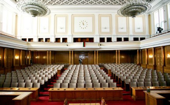 Народното събрание ще заседава извънредно днес заради обсъжданията по бюджет 2019
