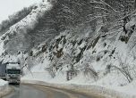 900 машини се борят със снега, преспи от метър при Дуранкулак