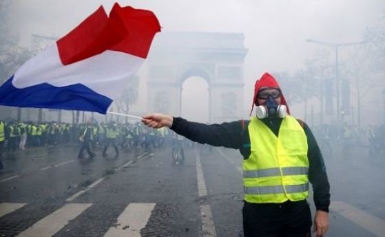 Френското правителство се подчини на протестите То ще спре повишението