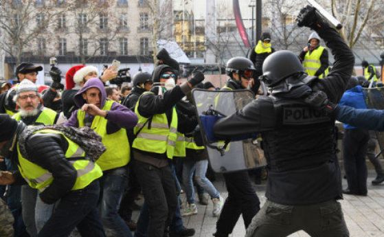 Протест на жълтите жилетки се провежда и в Брюксел   Тази