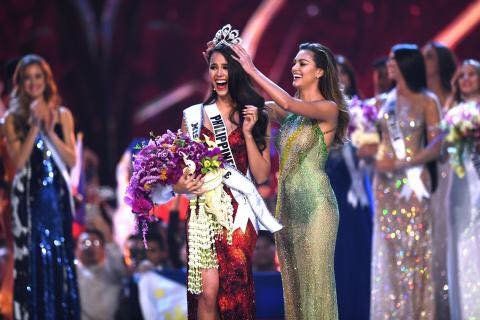 24-годишната Мис Филипини Катриона Грей грабна короната на Мис Свят