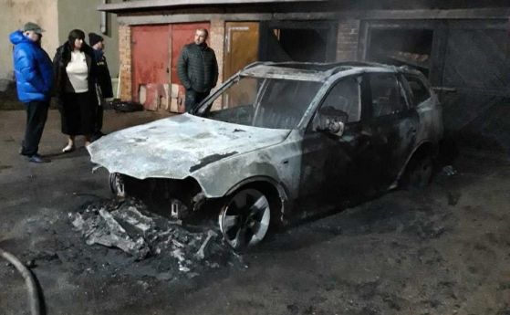 Два автомобила са били опожарени тази нощ в Добрич Има