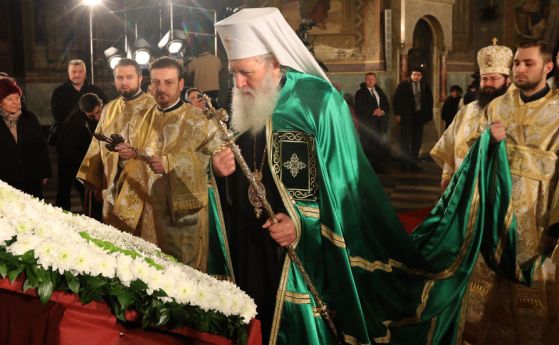 Православният свят отбелязва Рождество Христово Във всички храмове в страната