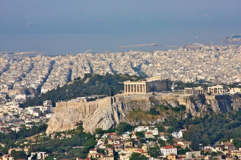 Самоделна бомба е избухнала в центъра на Атина, съобщава bTV,