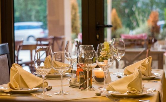 Българинът е похарчил средно 300 евро в ресторанти и хотели
