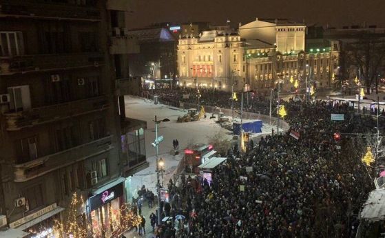 Около 15 000 демонстранти излязоха на шествие в Белград въпреки