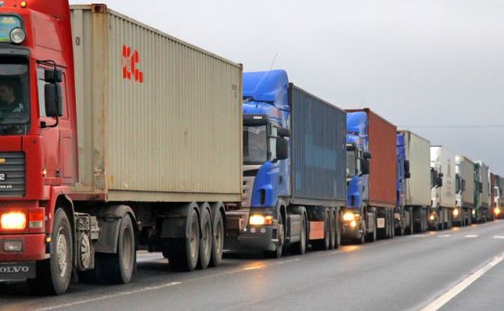 Българското правителство подкрепя категорично исканията на превозвачите за приемането на