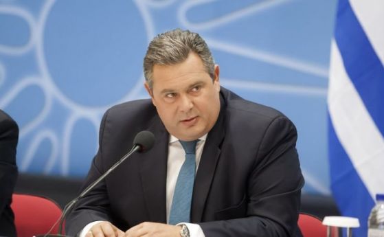 Гръцкият министър на отбраната и лидер на коалиционния партньор Независимите