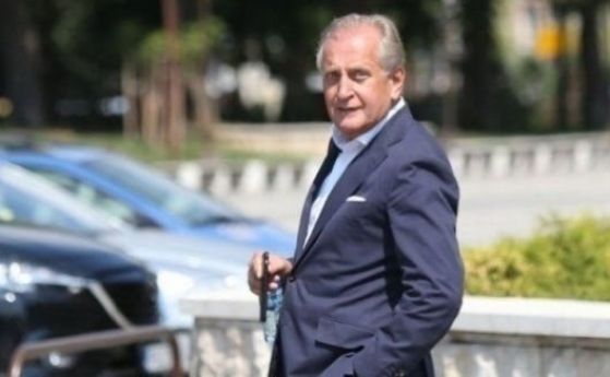 Основният акционер на БТК Спас Русев купува Telekom Albania чрез