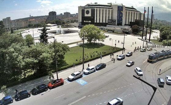 Престоят и паркирането на столичния булевард Витоша между Патриарха и
