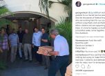 Експрезидентът Буш черпи с пици оставени без заплати американски охранители от Сикрет сървис